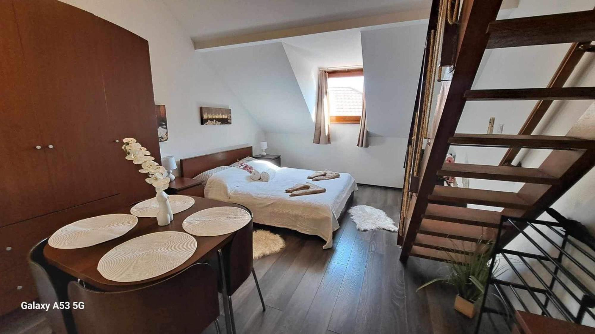 Viktoria Apartman Gyula Exterior photo